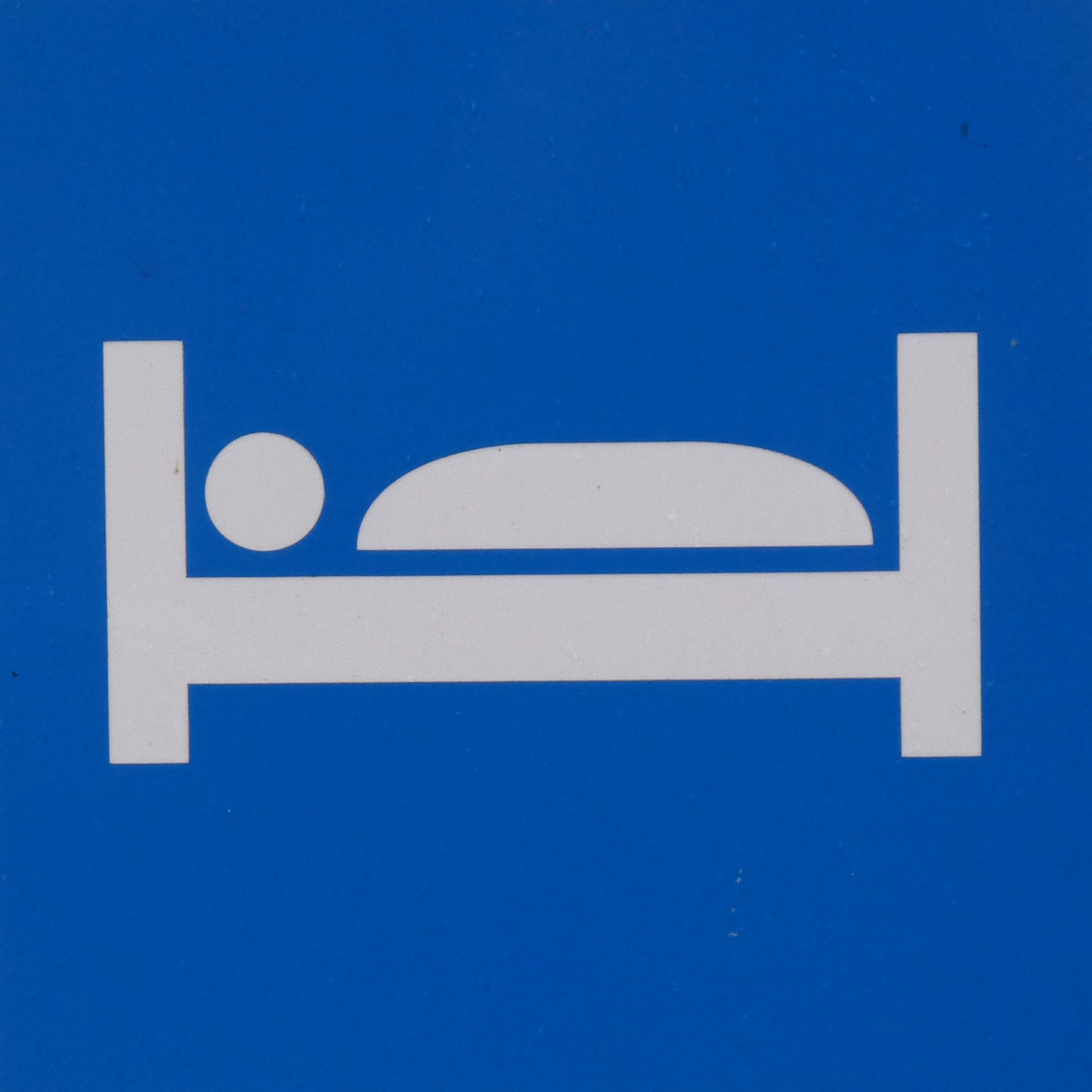 Дорожный знак кровать